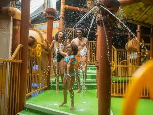 Water Playhouse met glijbanen en waterkanonnen
